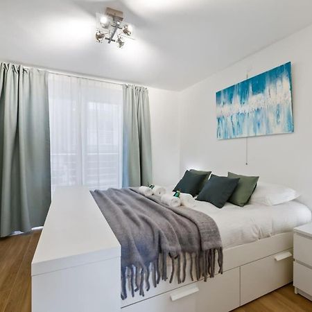 Huswell - Apartment With Frontal Sea View In Knokke Экстерьер фото