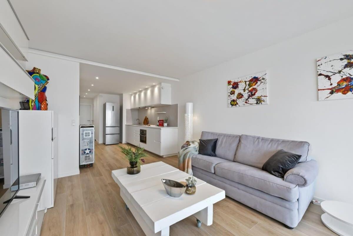 Huswell - Apartment With Frontal Sea View In Knokke Экстерьер фото