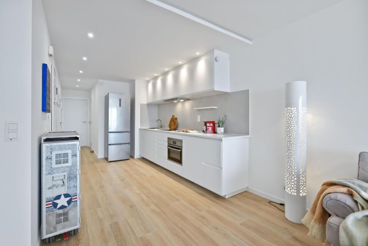 Huswell - Apartment With Frontal Sea View In Knokke Экстерьер фото